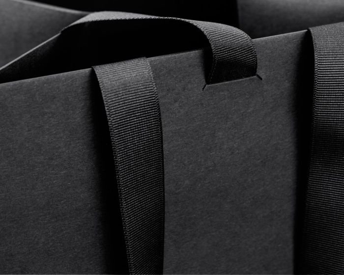 the Dalmore bottle bags with ribbon handles