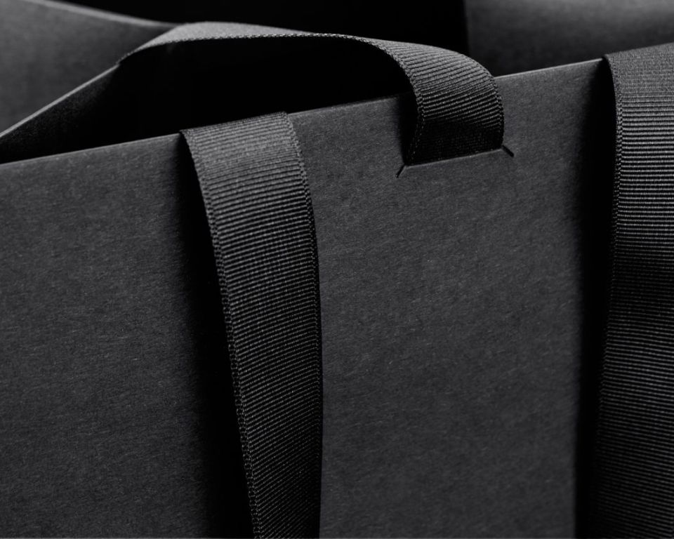 the Dalmore bottle bags with ribbon handles